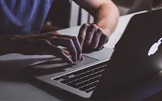 开云体育全站-“足球智者”：某某教练解读战术变革心得，足球技战术训练全书