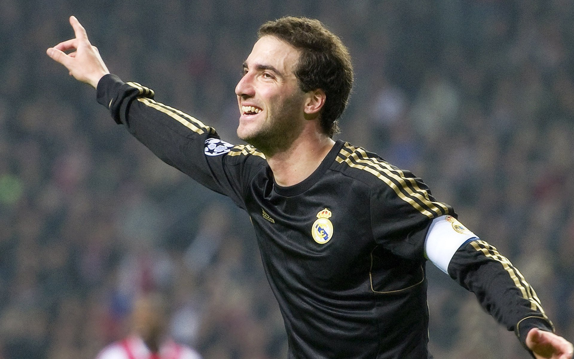 开云官方网站-里昂连续保持不败，里昂连招